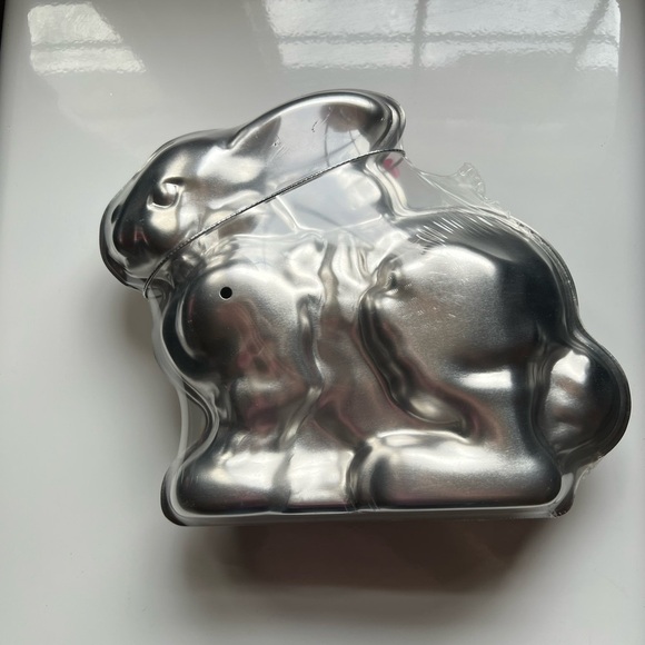 Nordic Ware 3D Bunny Cake Mold Pan MADE IN USA - Picture 4 of 5